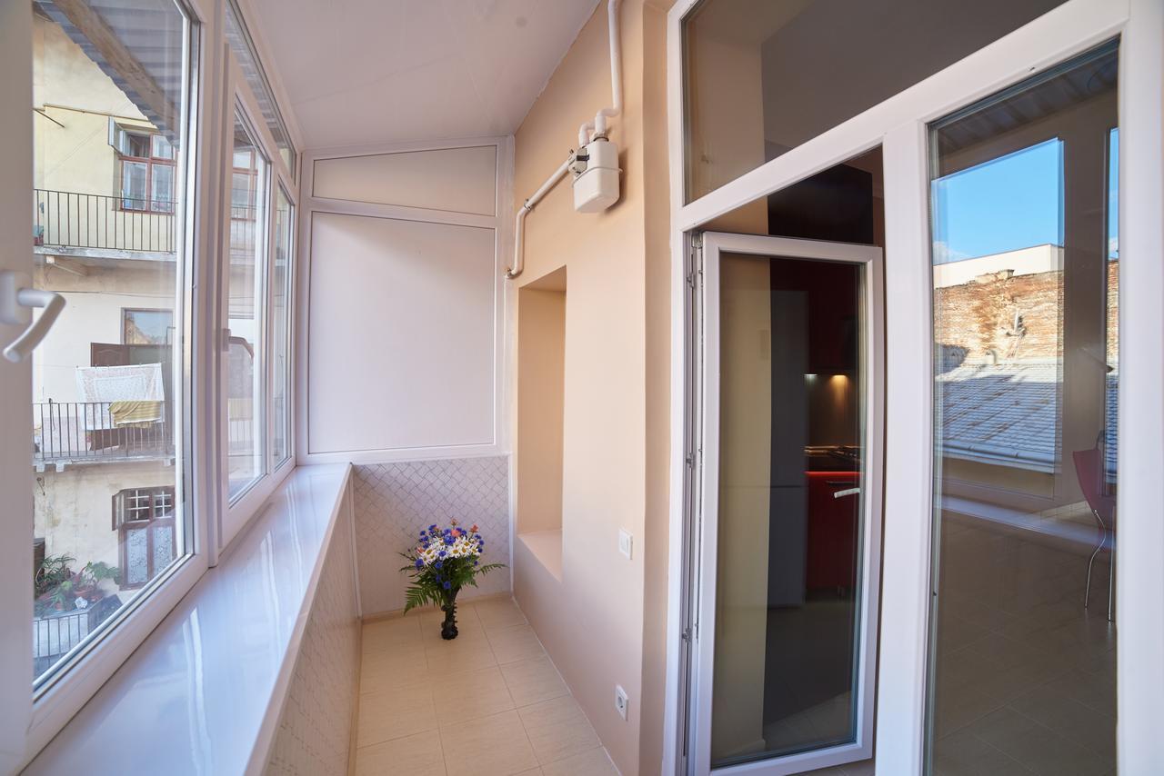 2 Bedrooms Apartment 150M From Opera House Львів Екстер'єр фото